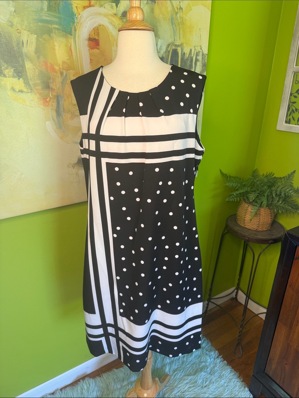Voir Voir Black and White Sleeveless Graphic Shift Dress